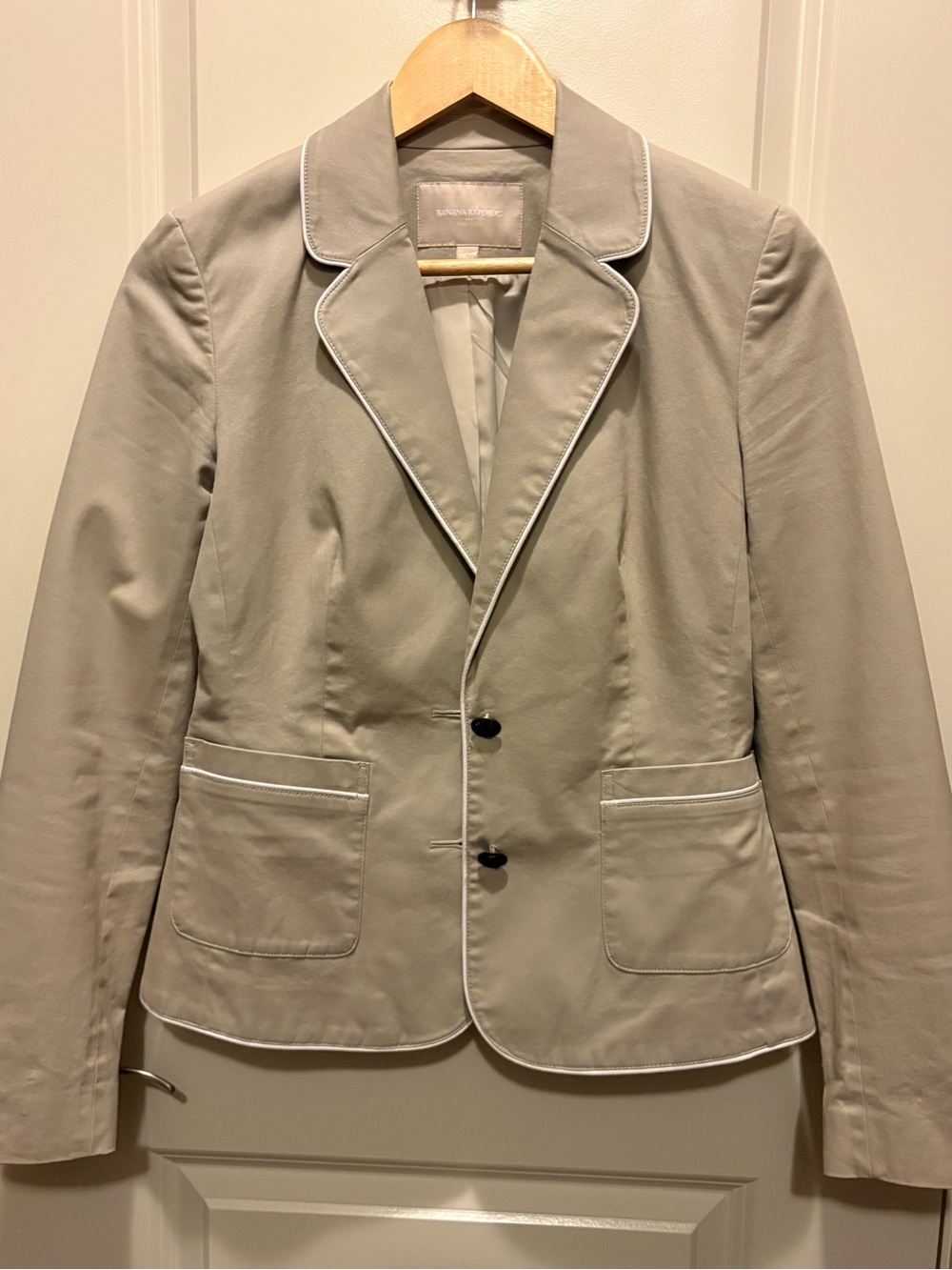 Banana Republic Women's Light khaki Blazer with White Piping